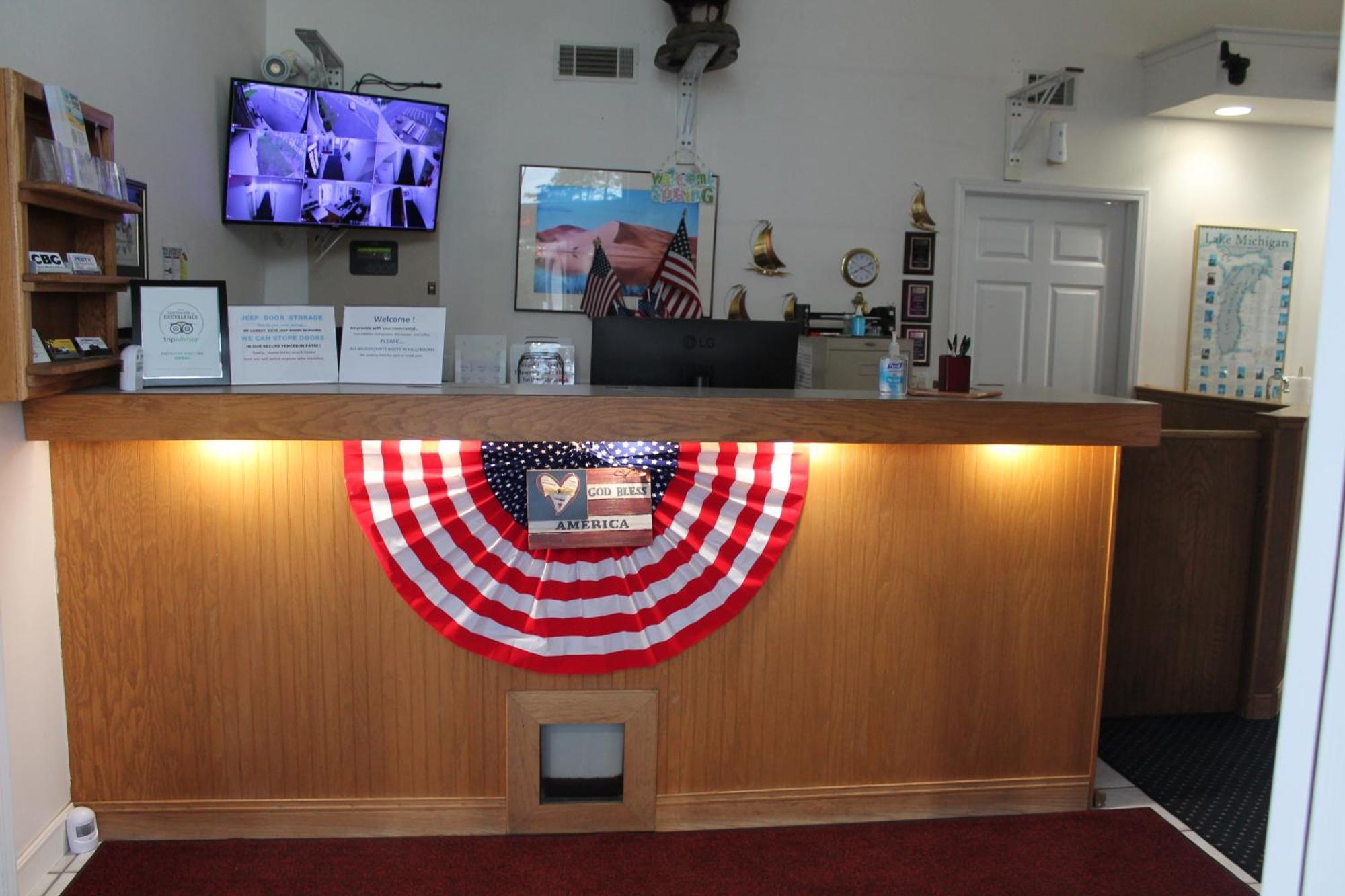 American Host Inn Hart Ngoại thất bức ảnh