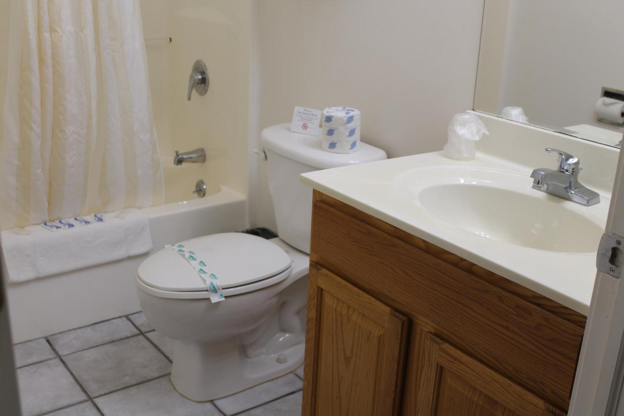 American Host Inn Hart Ngoại thất bức ảnh