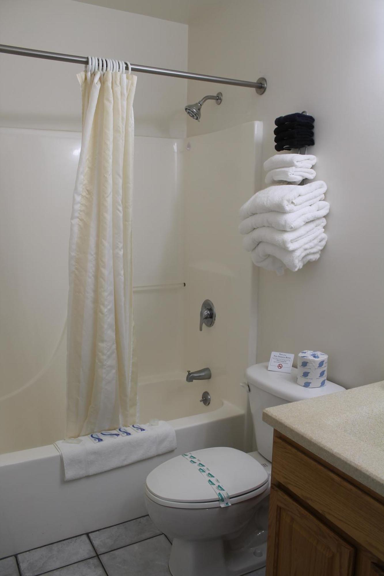 American Host Inn Hart Ngoại thất bức ảnh
