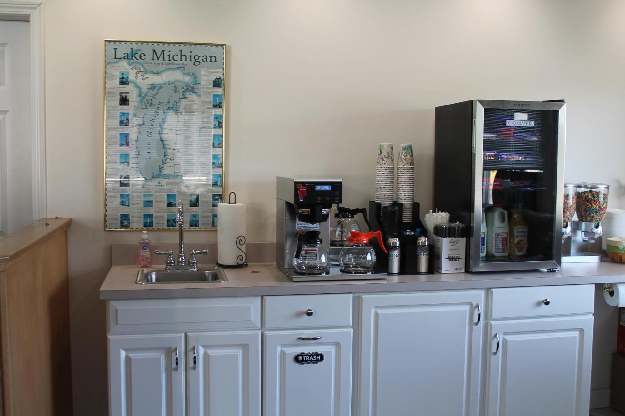 American Host Inn Hart Ngoại thất bức ảnh