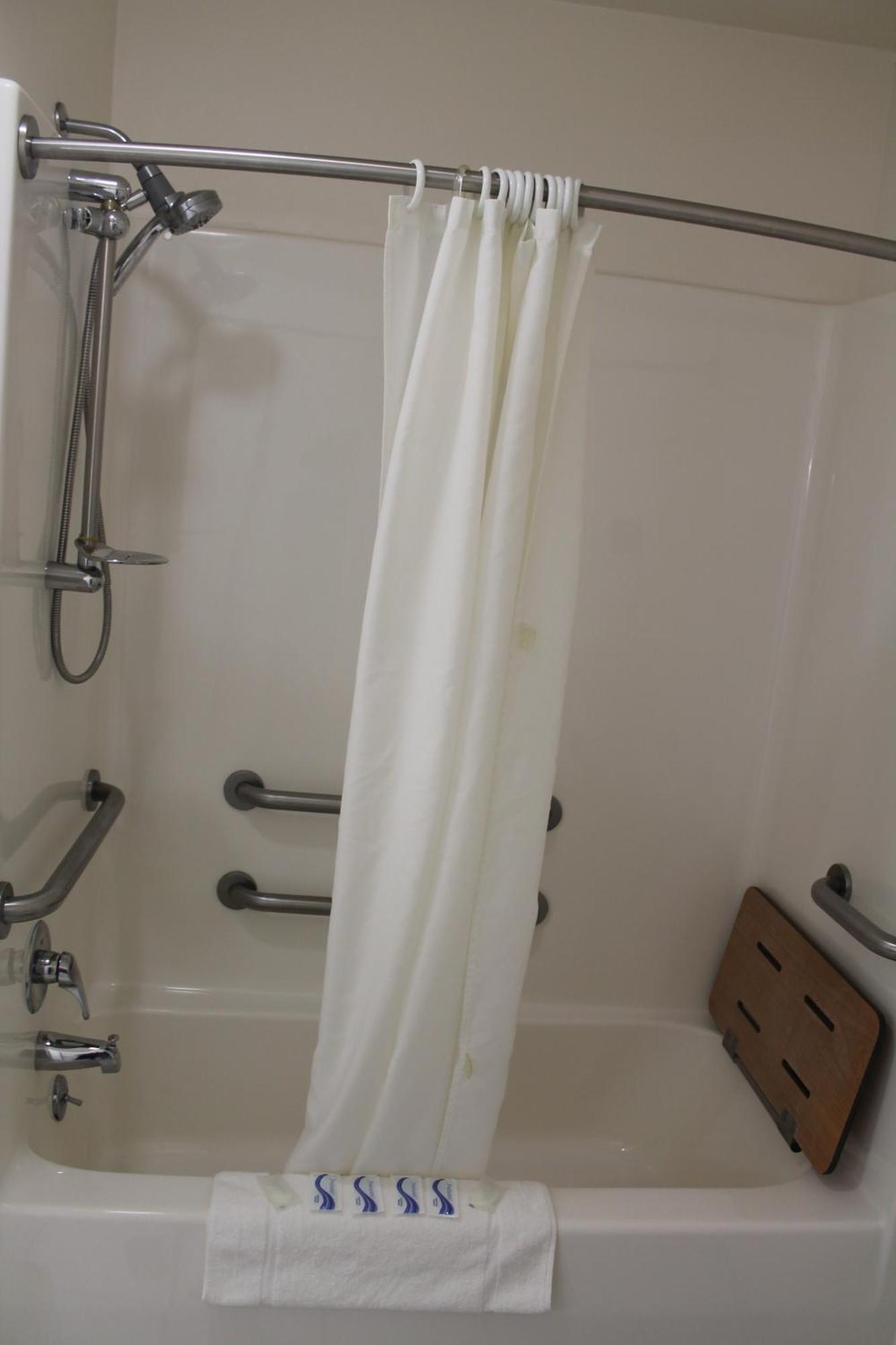 American Host Inn Hart Ngoại thất bức ảnh