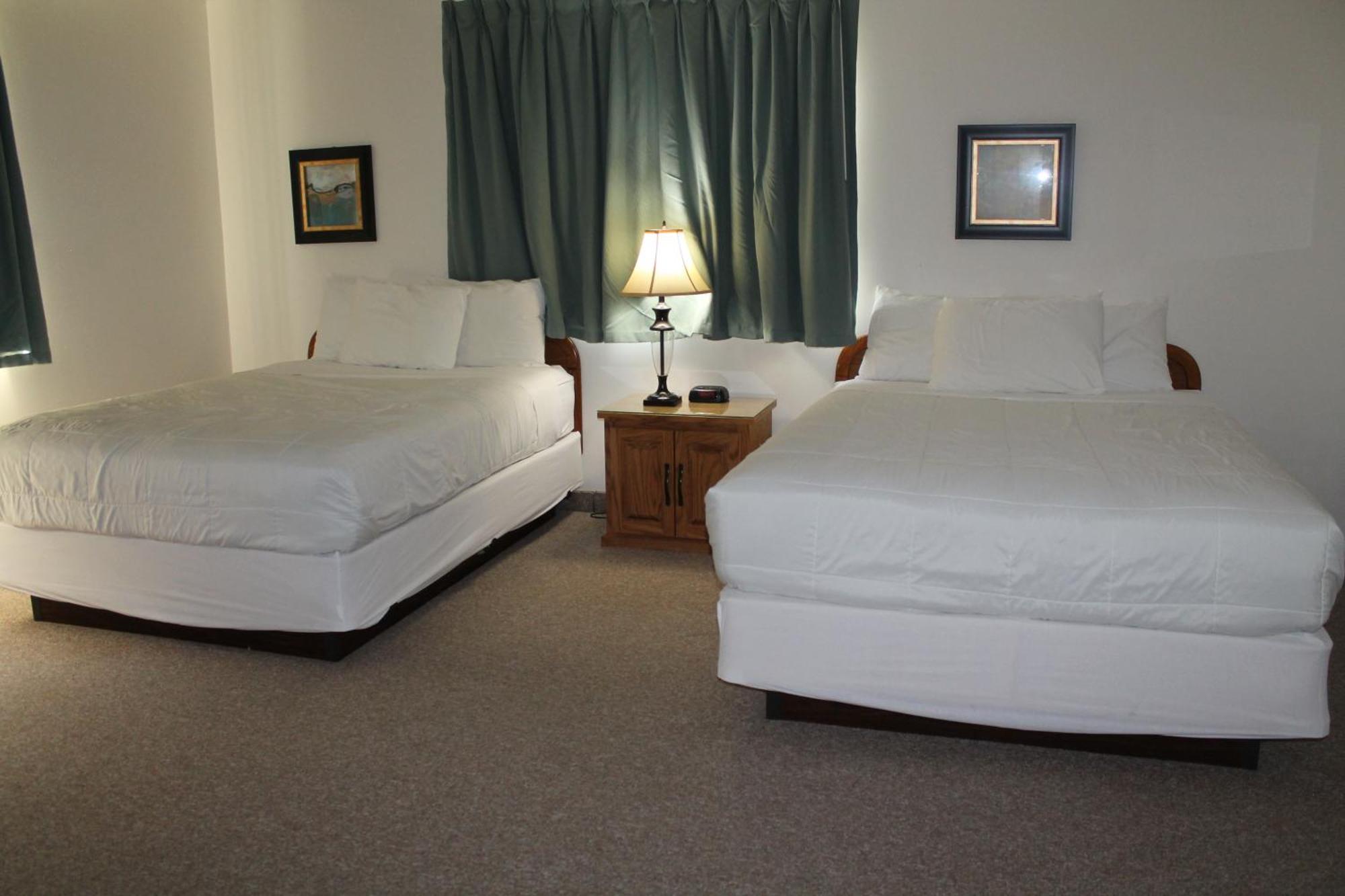 American Host Inn Hart Ngoại thất bức ảnh