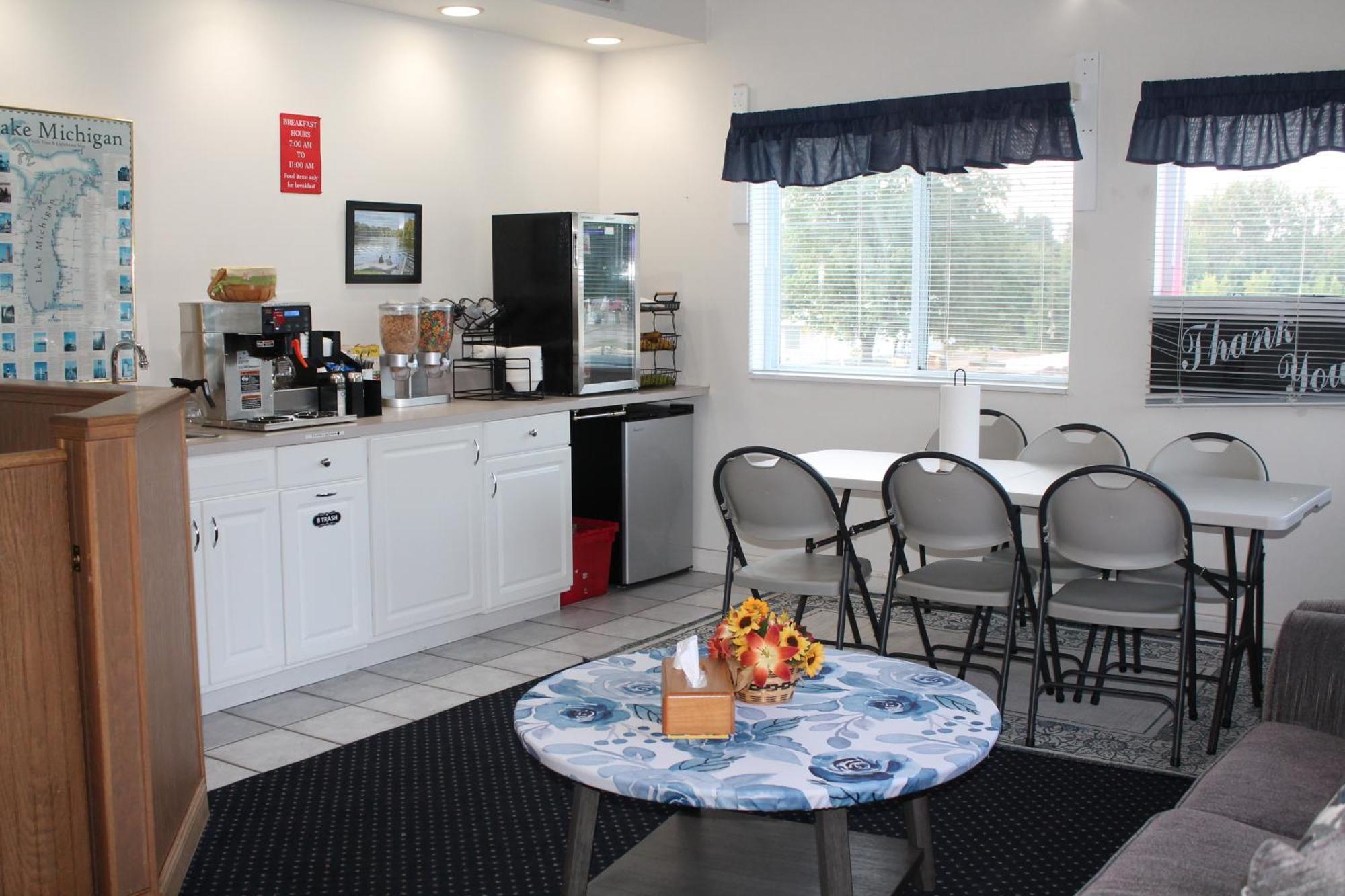 American Host Inn Hart Ngoại thất bức ảnh